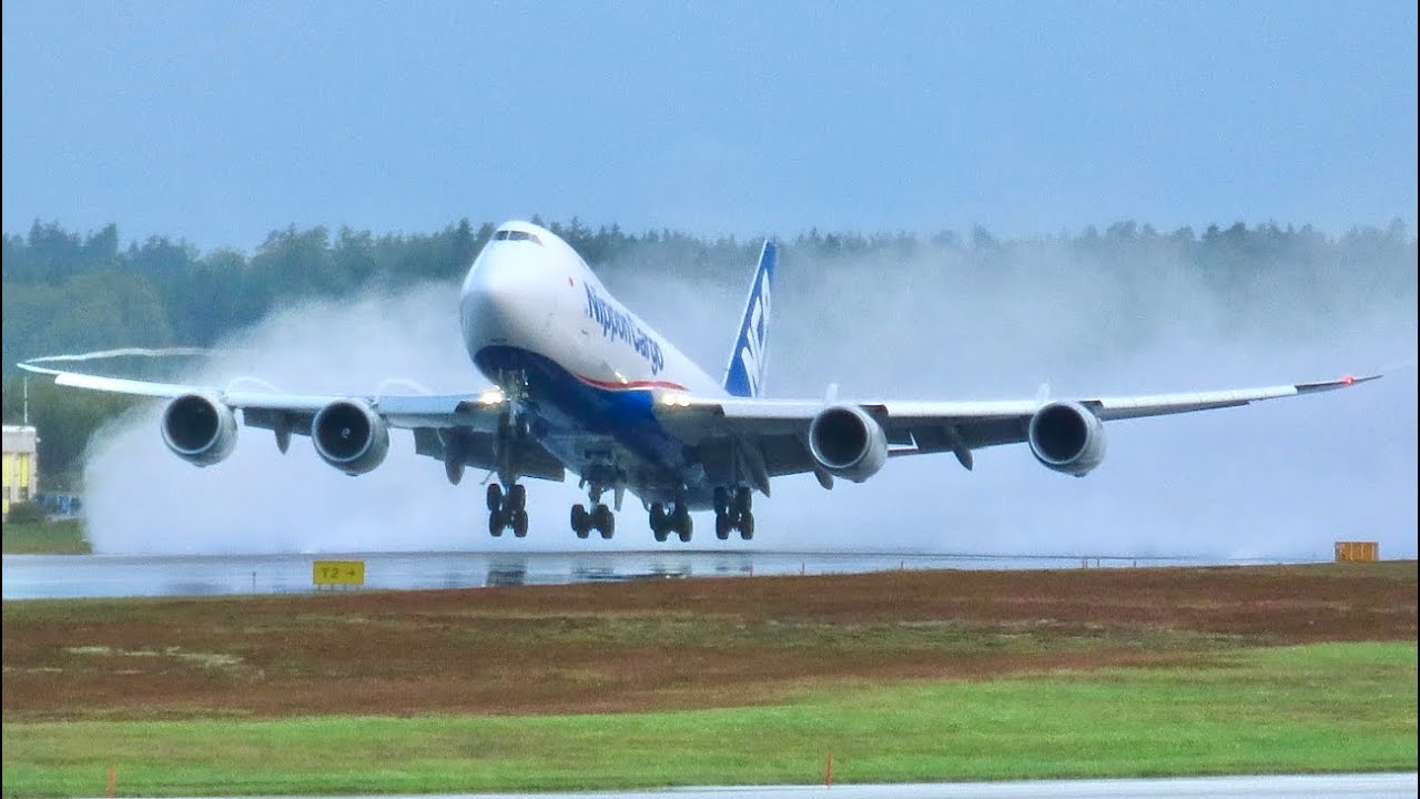✈️Boeing 747-8 EXTREME Water Spray Takeoff!! 💦💦