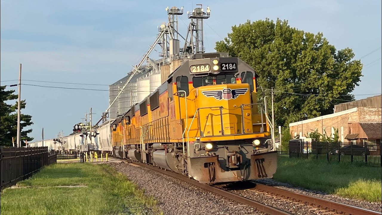 A Handful of Cool Trains in MO & IL!