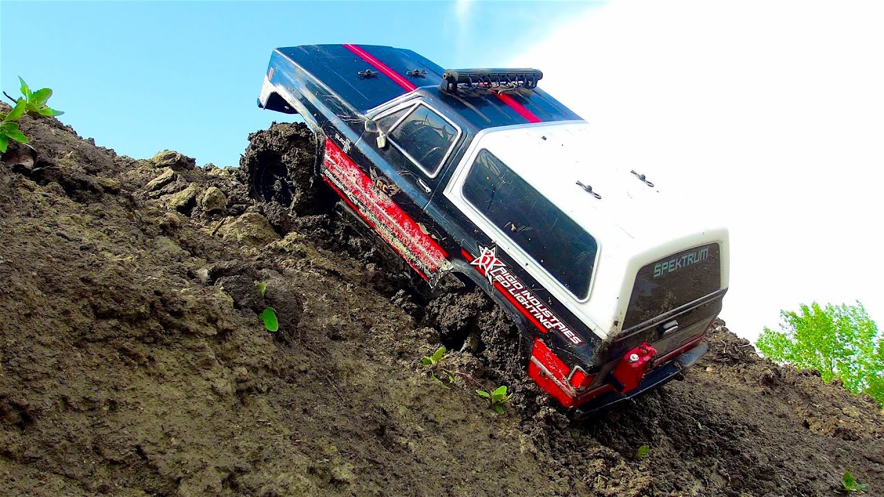 RC ADVENTURES - 1986 CHEVY K5 BLAZER - MUD POOL - Vaterra Ascender 4x4 Trail Truck