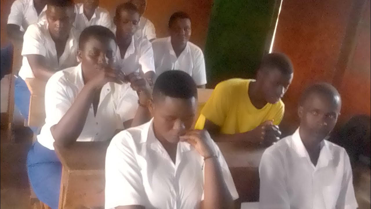 Play// An Enemy of the People explained in kinyarwanda by Teacher Jean Pierre Barambirwa.