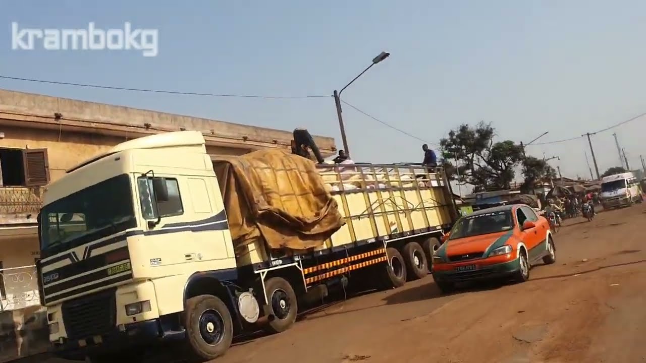 BONDOUKOU – Traversée du Marché Central 🛍️ | 13 Décembre 2022 – CÔTE D’IVOIRE