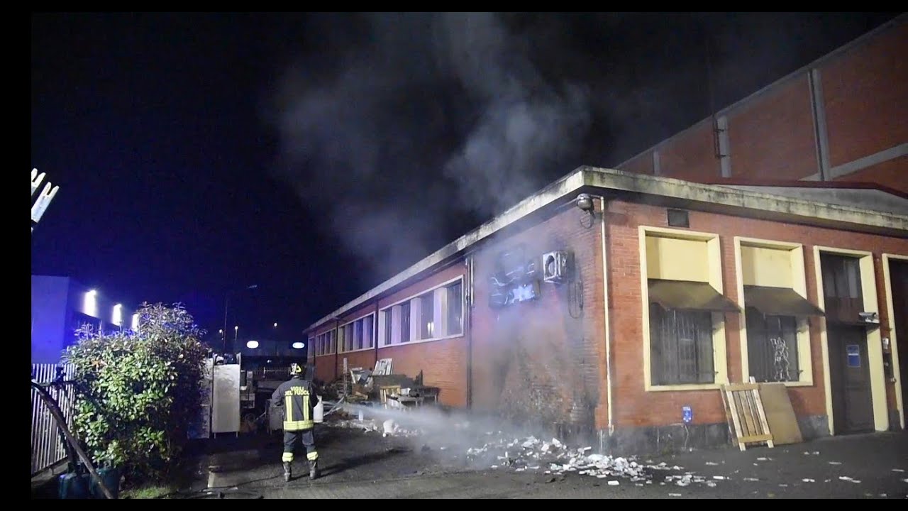 Vigevano, fiamme alla Edilmetal