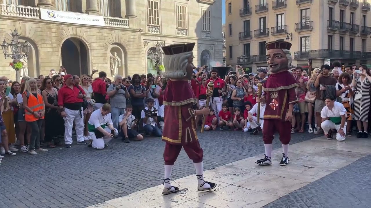 Ball dels Capgrossos Macers de la Ciutat | Rebuda de la Flama del Canigó a Barcelona 2022