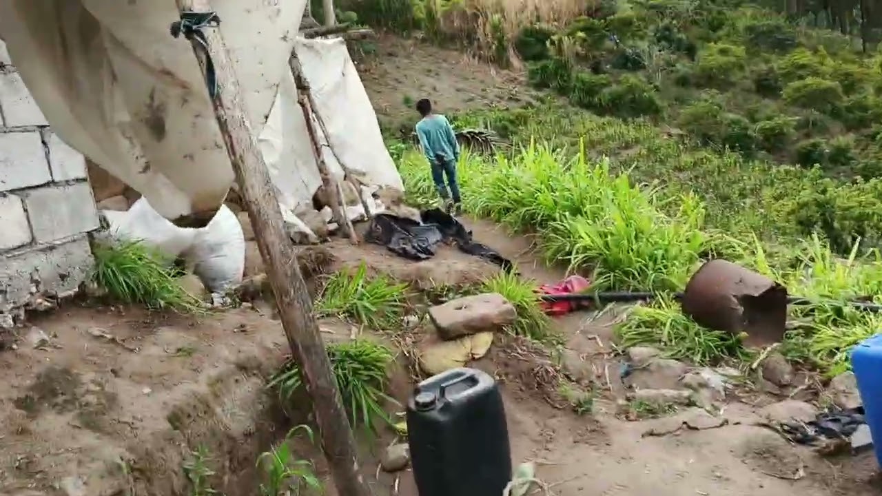 Aquí haciendo una casa para vivir