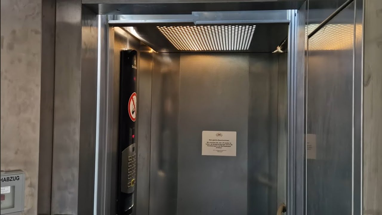 Schöner Schindler Smart 002 (Schindler Smart 002 in a glas shaft) @Leonfeldner Str. 147, 4040 Linz