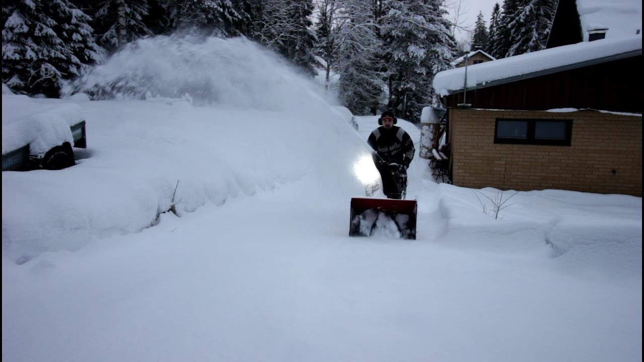 Lumitöitä lumilingolla: Toro Powermax 828 OXE