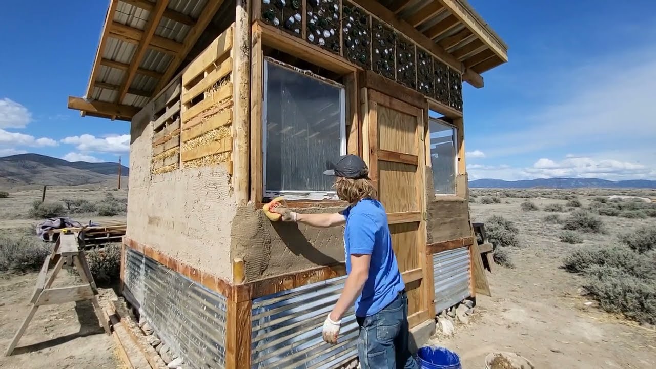 Pallet Shed part 6: earthen plaster and cob bottle wall