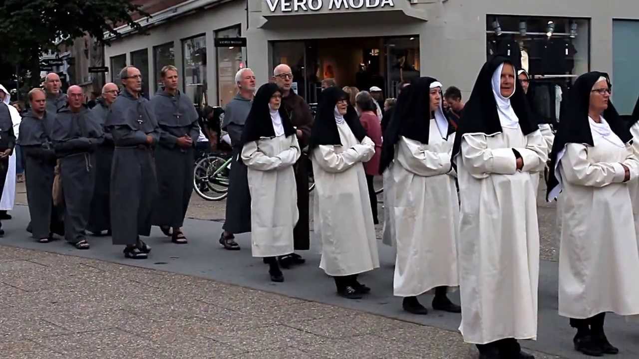 Optoget i &Oslash;stergade.