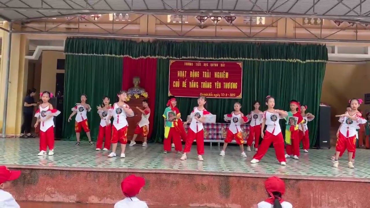 Trung thu 2023. Trường Tiểu học Quỳnh Hải.Khối lớp 3.