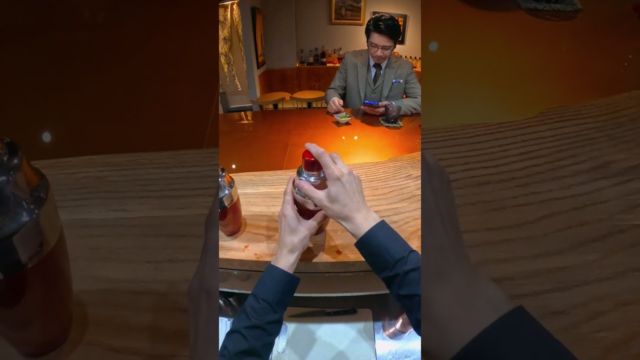バーテンダーが見てる世界。ダブルシェイクで予想外の展開に&hellip; #asmr #cocktail #campari  #ウイスキー #ウイスキーサロン #バー