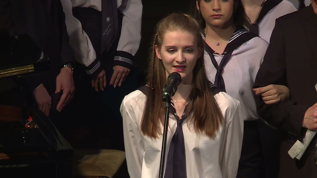 A Zrínyin Miklós Gimnázium 12. C osztályának szalagavató ünnepi műsora