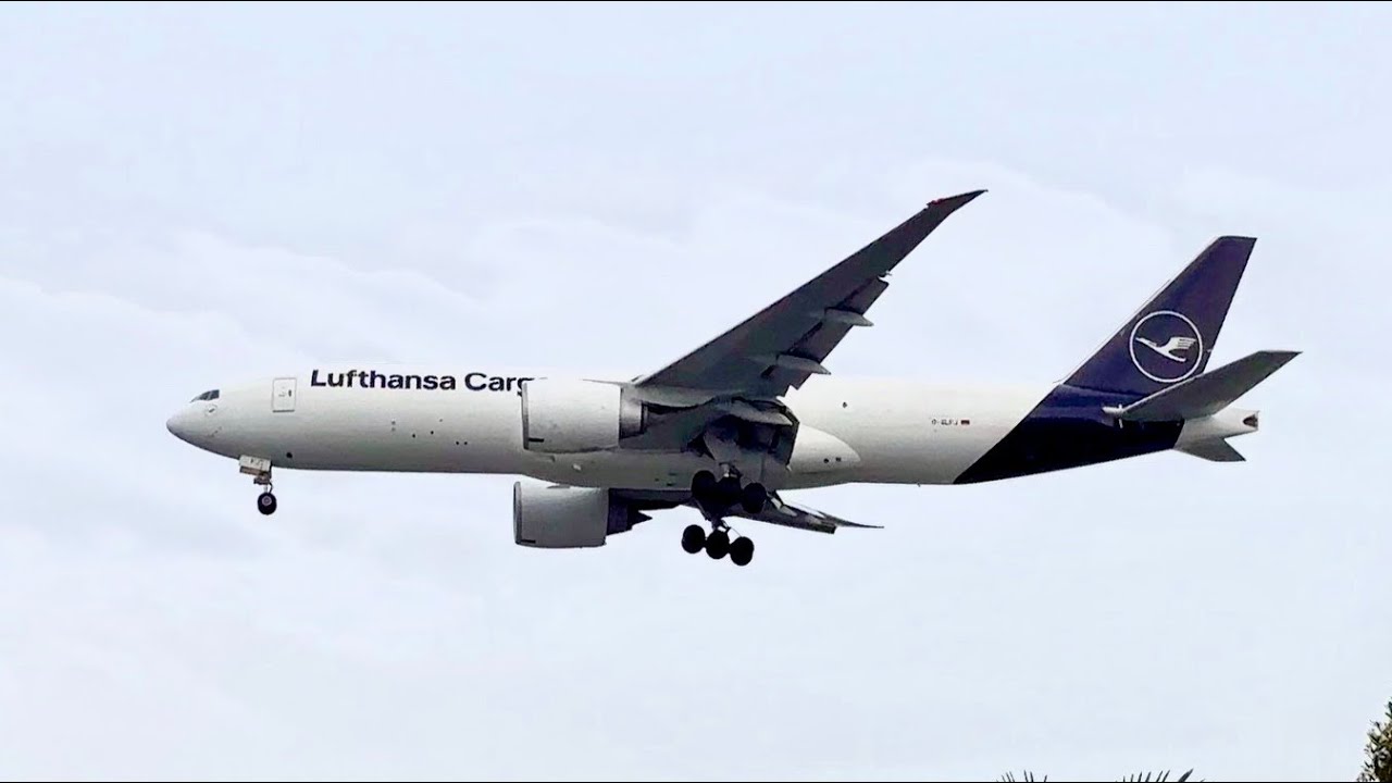 15 minutes of cloudy afternoon arrivals at Changi (Runway 02L)