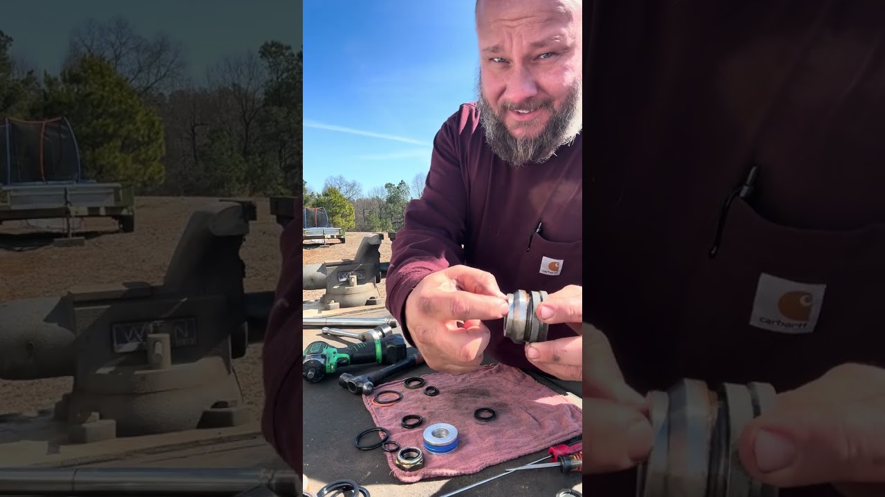 John Deere 260 backhoe stabilizer cylinder rebuild