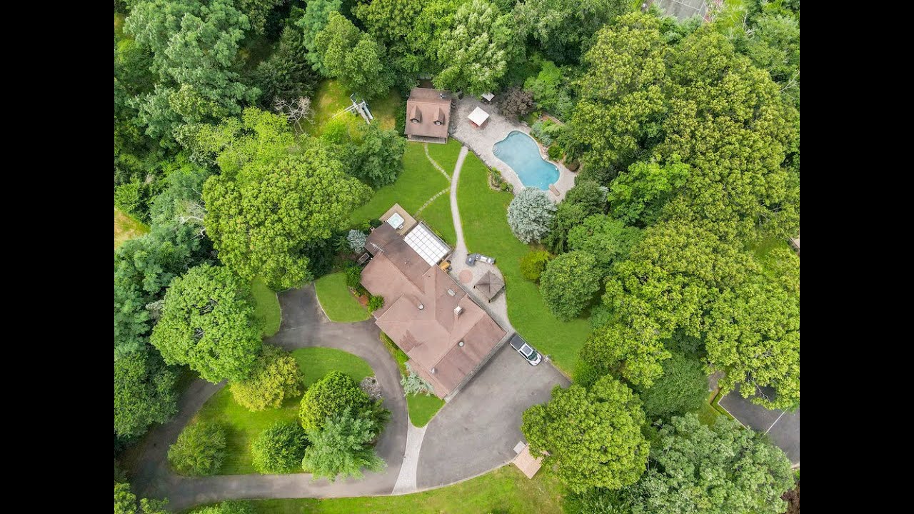 Luxury Elliman Long Island Property Tour presented by Regina Rogers-95 Wheatley Rd, Upper Brookville