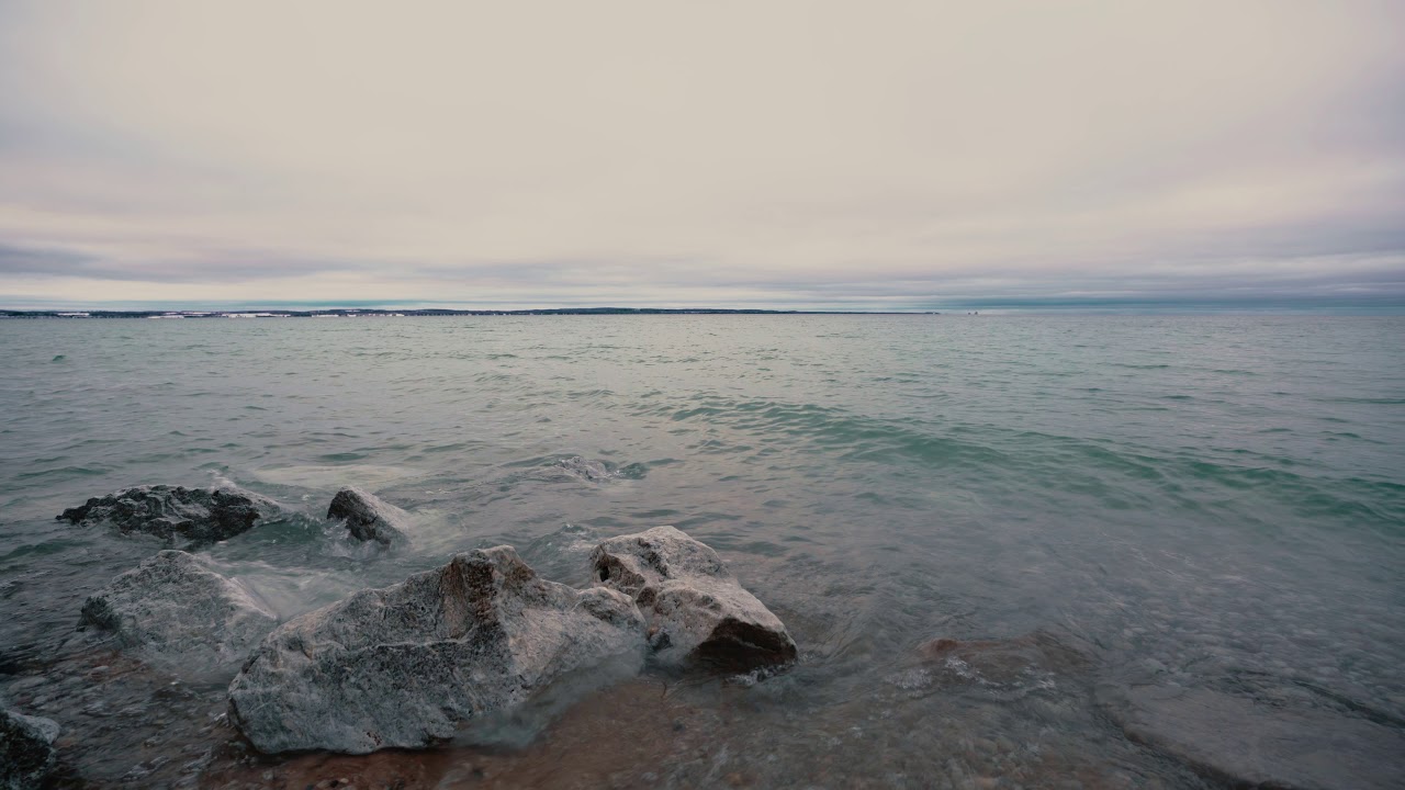 Lake Michigan Shoreline - 4k - Water and Nature Sounds - Meditate/Study/Sleep
