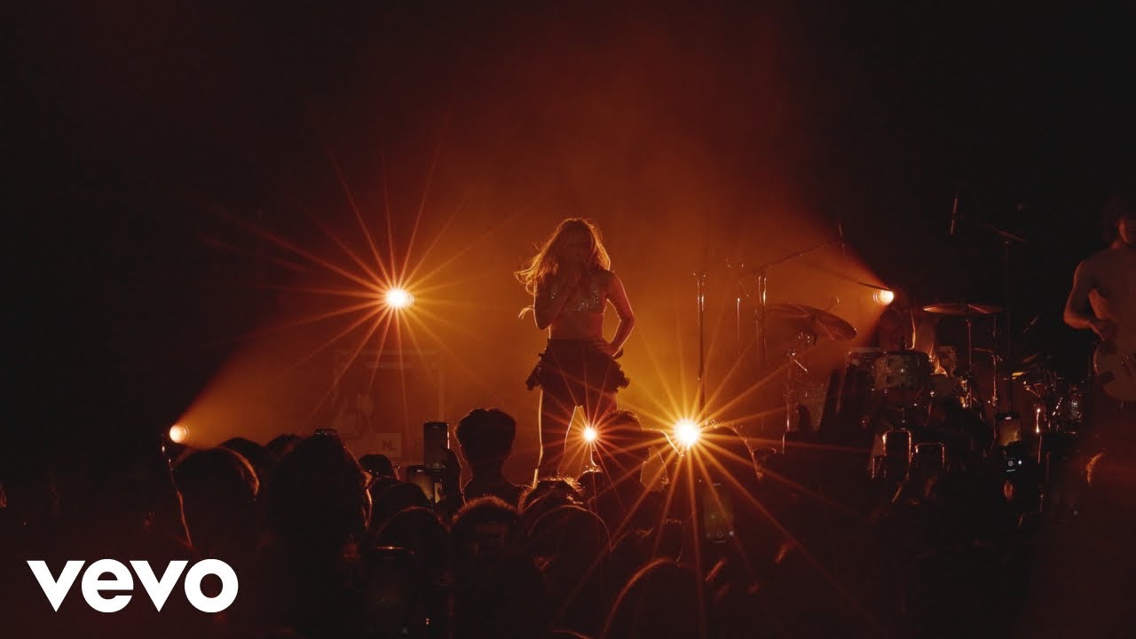 Isabel LaRosa - Favorite (Live from the Psychopomp Tour)