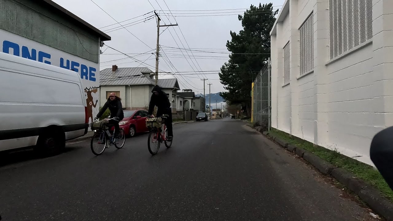 VANCOUVER BC CANADA - EAST VAN BIKE RIDE in C minor - DUMFRIES STREET & MOZART SONATA 14