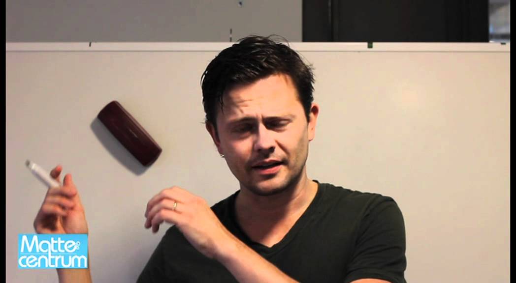 Fredrik Wikingsson ber&auml;ttar anekdot f&ouml;r Mattecentrum