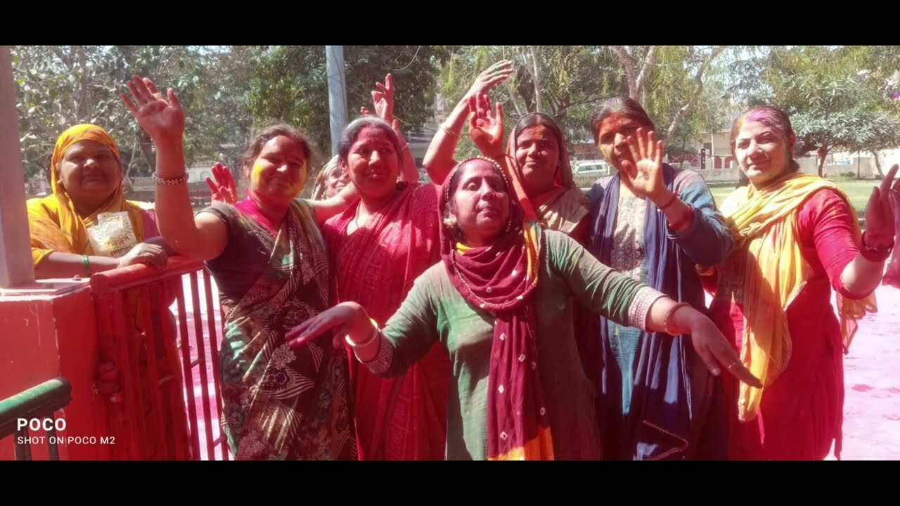 Aaj Humne Holi bahut jamkar Kheli bahut Dhamal ki yeah