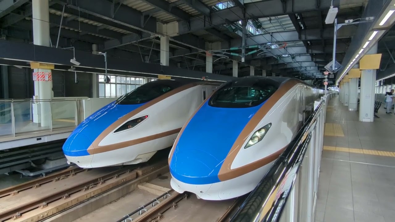 2025年10月2日北陸新幹線金沢(駅)回送列車W7系W編成運行 12番のりば到着→停車 W12編成(回送列車)回送2292E 13番のりば停車中→発車 W23編成(回送列車)回送2293E
