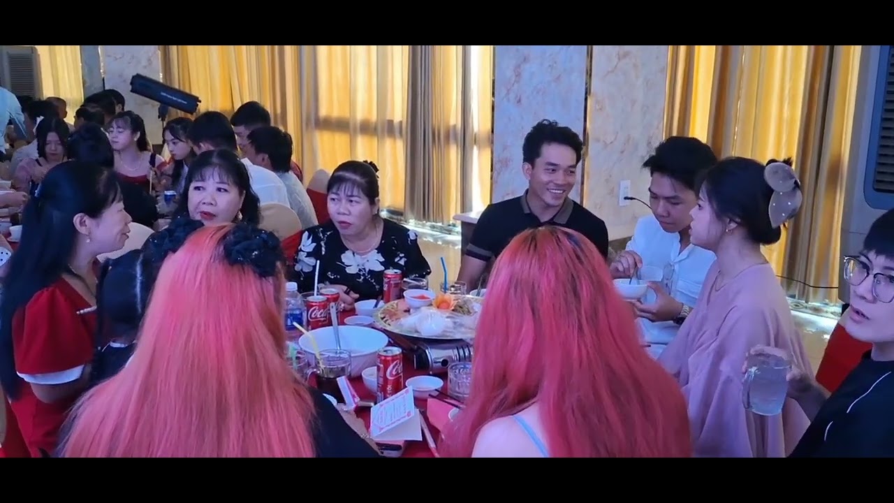 Gia Đ&igrave;nh Em &Uacute; ( 877 ) Cả nh&agrave; em &uacute; đi ăn cưới Hai ch&aacute;u * Kim Ng&acirc;n H&ograve;a Thuận *12/10 /2025 