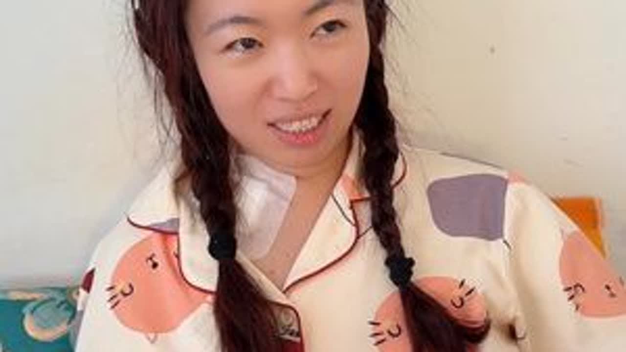 这款牙膏是色修美白牙膏，去牙渍牙垢，清新口气，现在是29.9发三支每支100克重 #中年人 #家有女孩