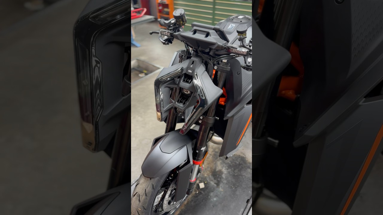 Unboxing the KTM 1390 Super Duke R💥 #ktm #superduker #bikelife #shorts