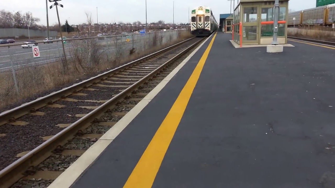 Busy saturday evening at ajax go station part 1