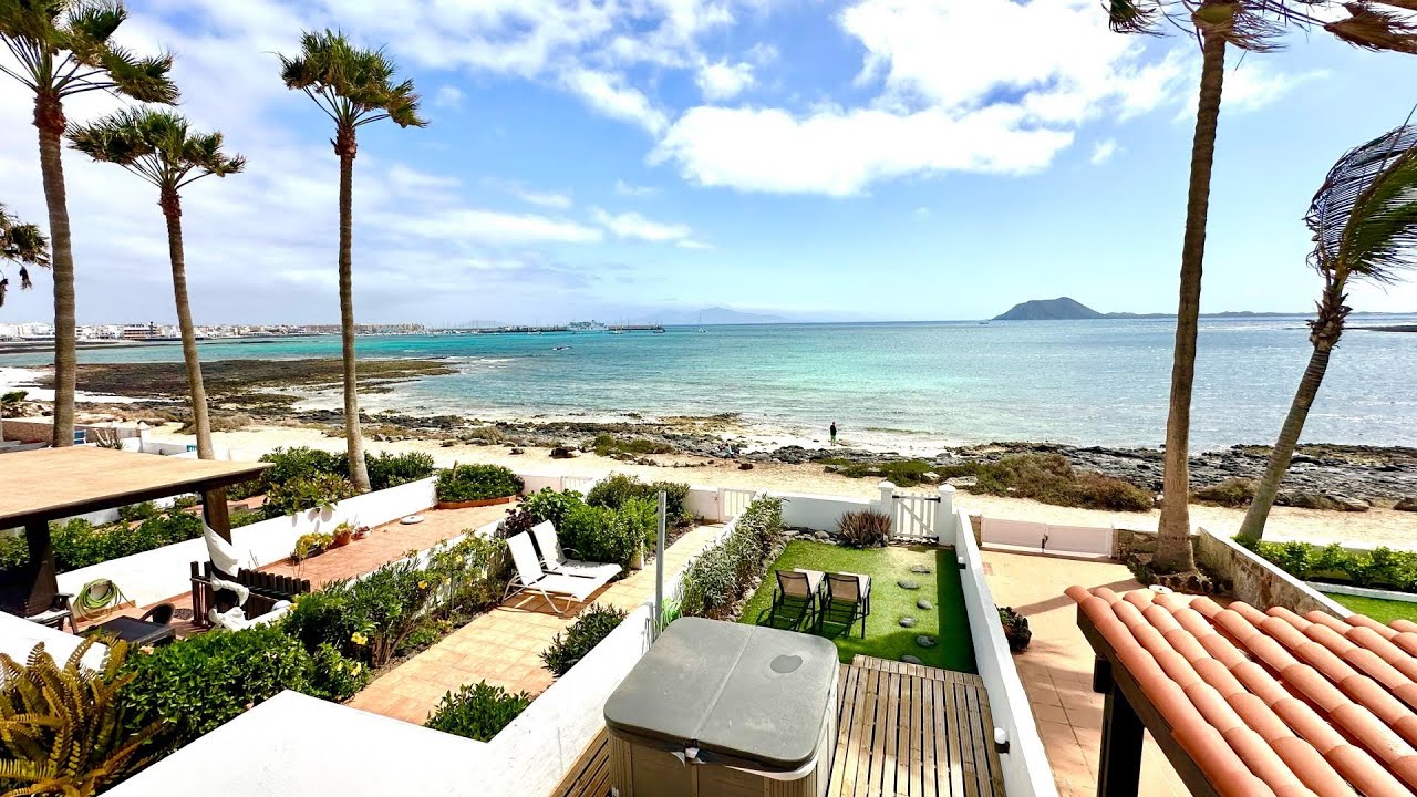 Beachfront Terrace house Corralejo (Ref: FVRE779)