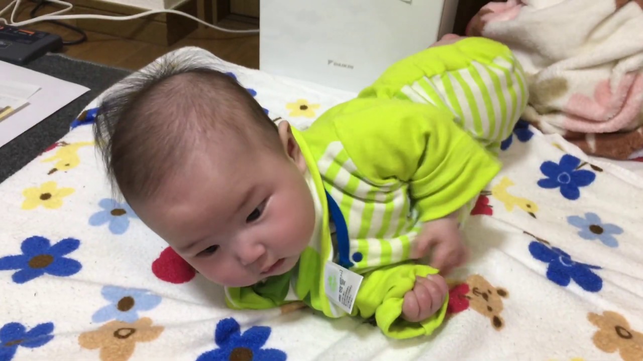赤ちゃん寝返り成功の瞬間！！！