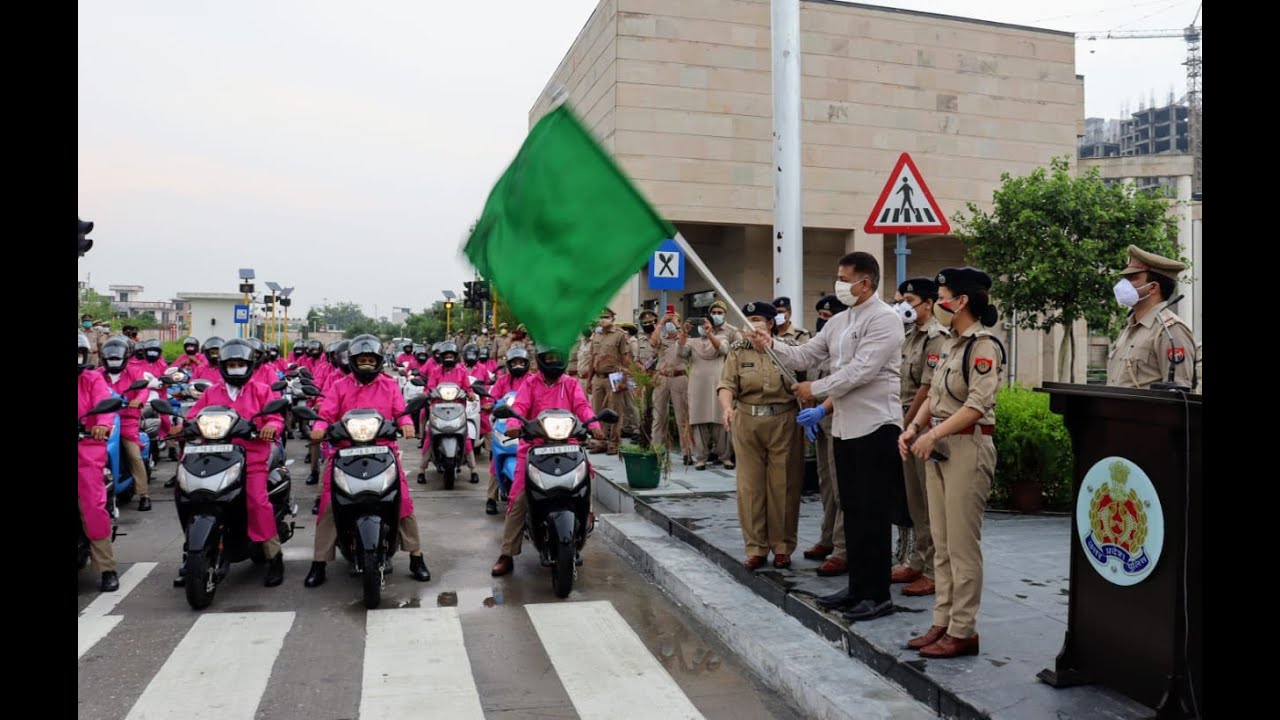 Noida police commissioner flags off newly formed patrolling team for Women's saftey
