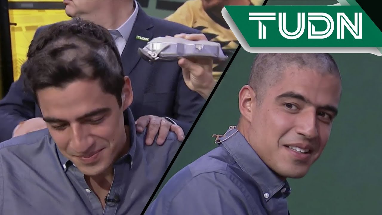 ¡Andrés Vaca cumple su palabra y paga la apuesta! | La Jugada | TUDN