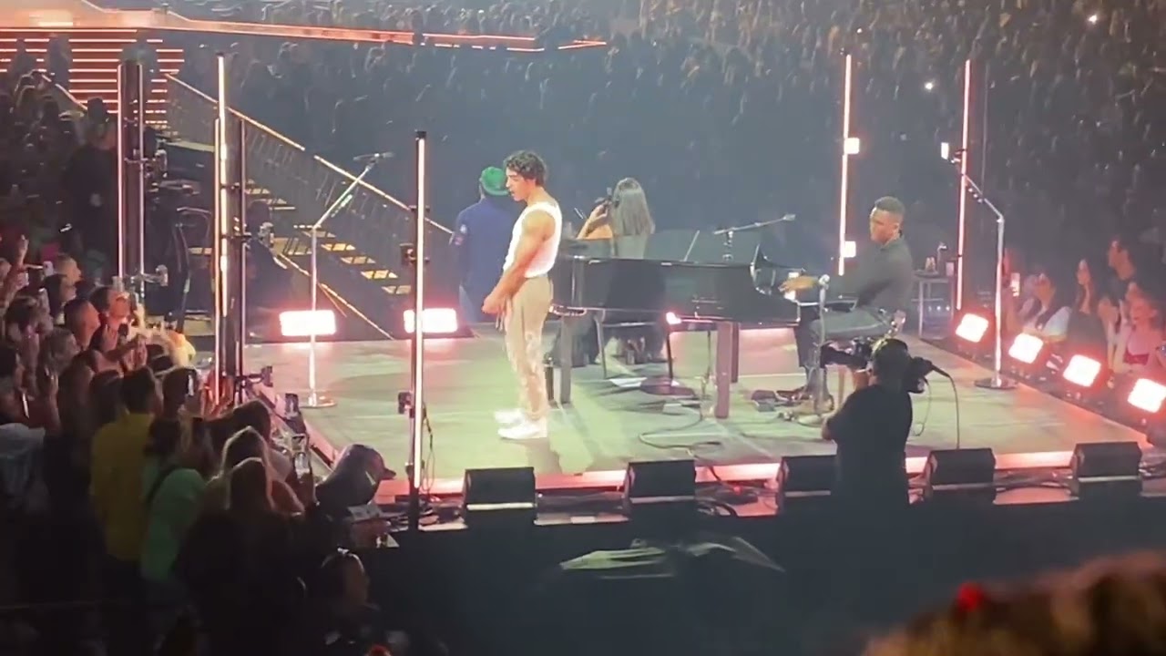 When You Look Me in the Eyes - Jonas Brothers at Amalie Arena