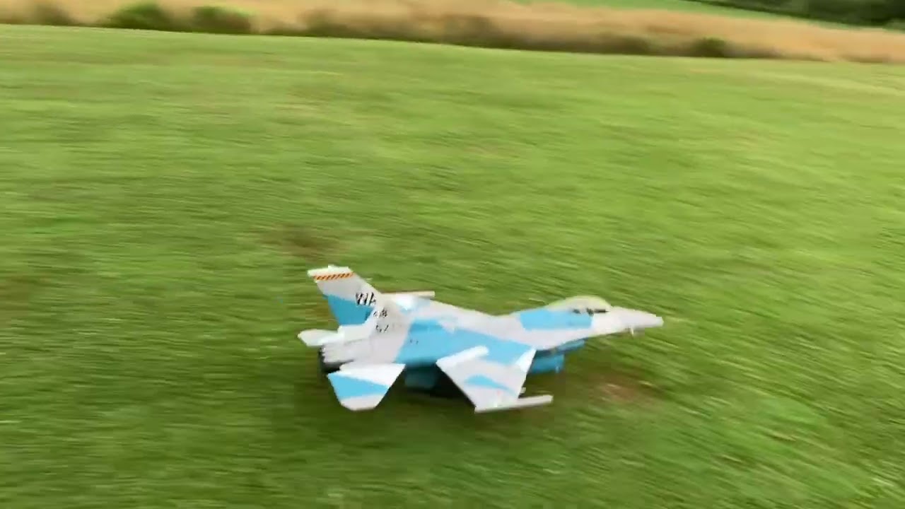 Freewing F-16 90mm V2 8S LiIon BAK 45D 8S1P dry tests 🤣 Didi’s avión 🛩️