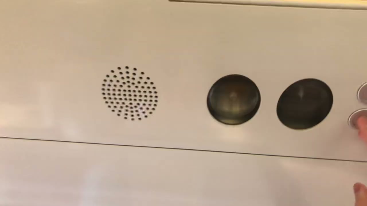 CrossCountry Class 220 220007 little walkthrough (Including First class and Toilet)