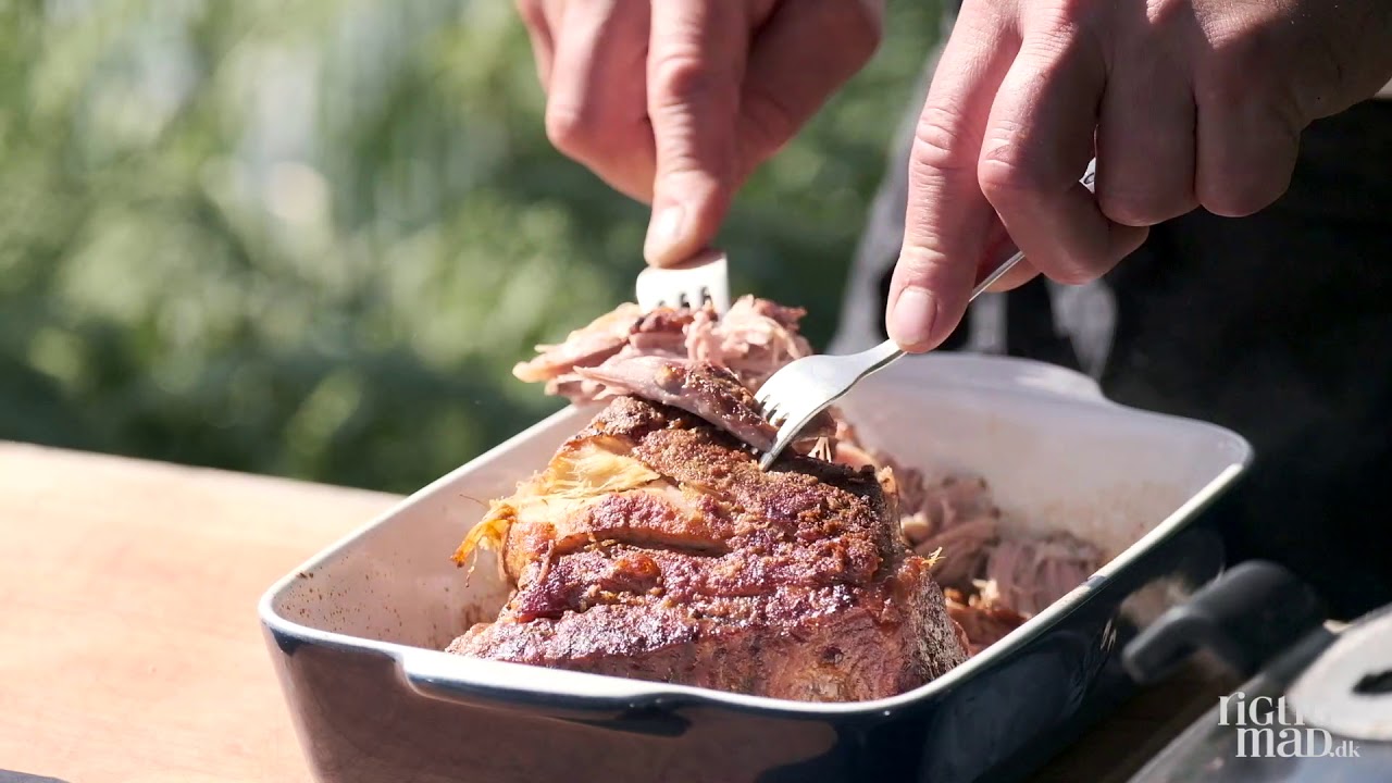 Pulled pork | Med tomat-peber salsa i kålblade