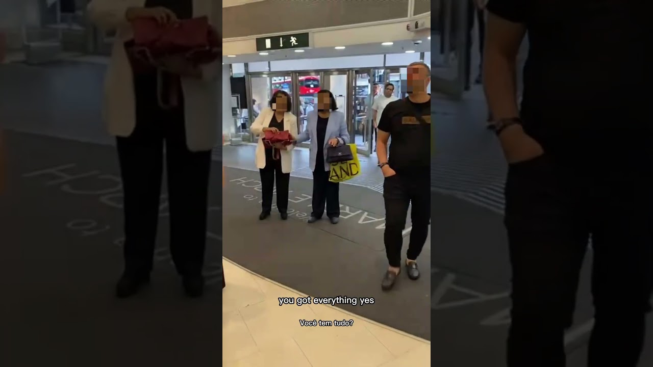 Three women work together to try and steal a Kuwaiti woman&rsquo;s bag on Oxford Street, #pickpockets