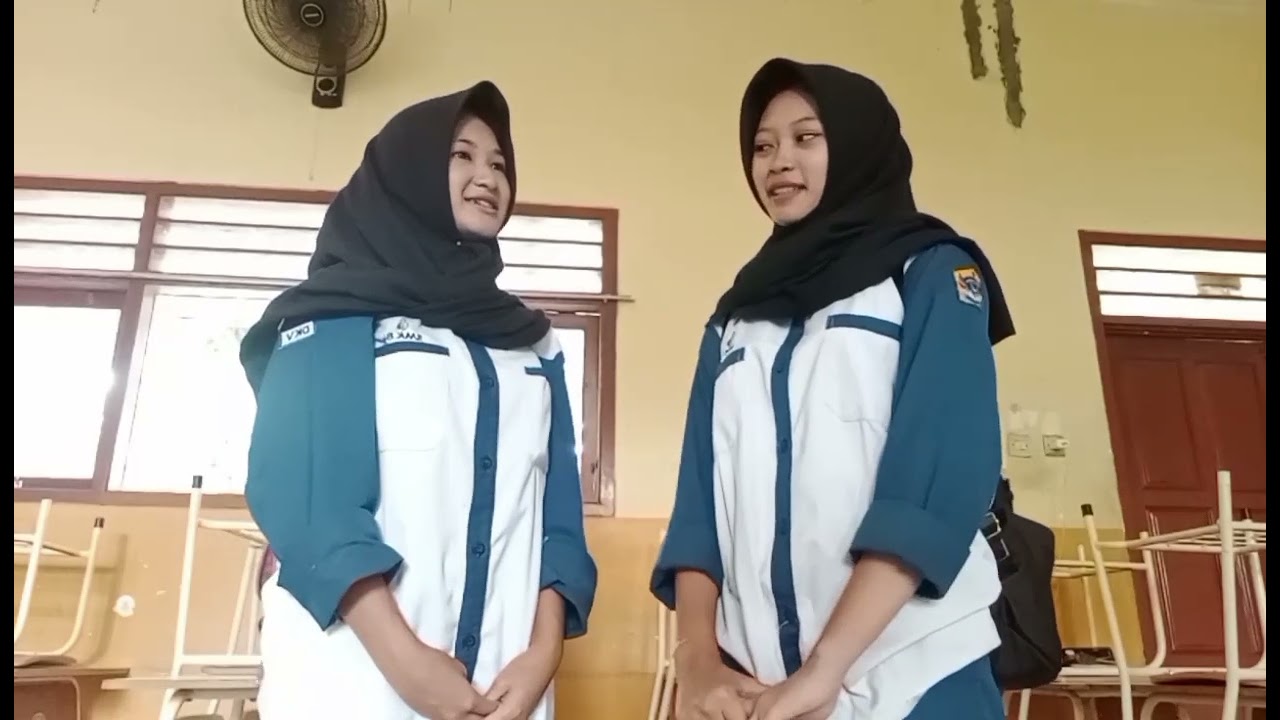 TUGAS BAHASA INDONESIA. APRILIA REGINA & DEVIENNA QUEENOCTA (X DKV 1)