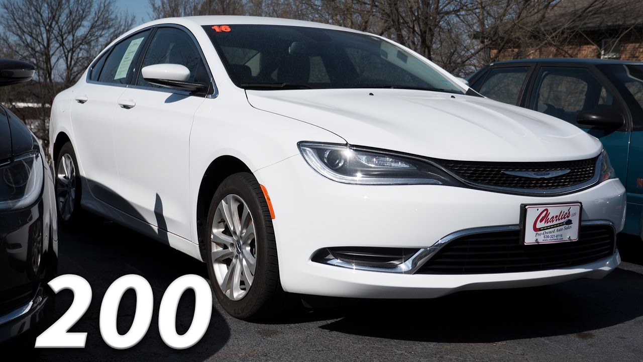 An attempt at reviving the sedan || 2016 Chrysler 200 Limited || Tour [4k]