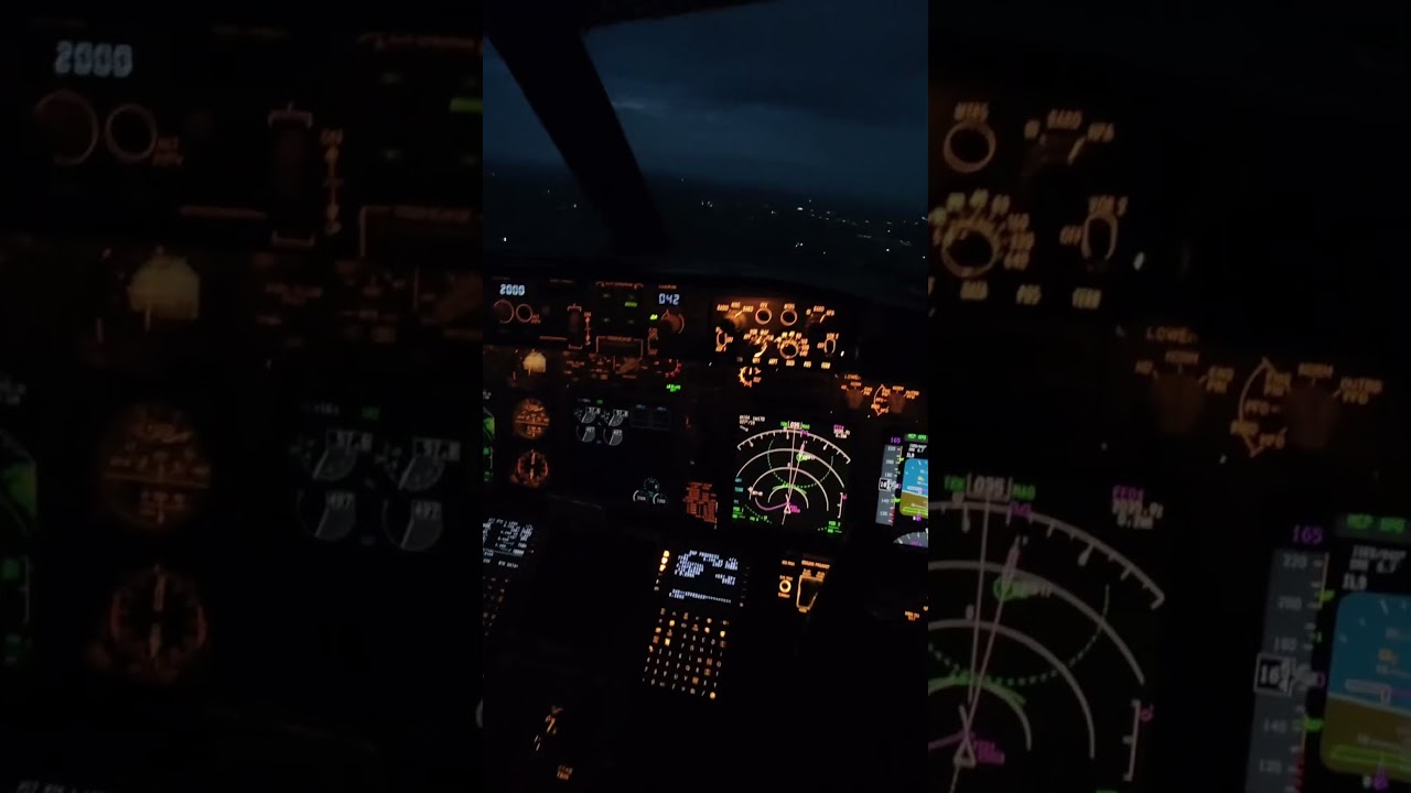 intercepting the localizer and glide slope || #aviation #pilot #plane #cockpit #flying #boeing737