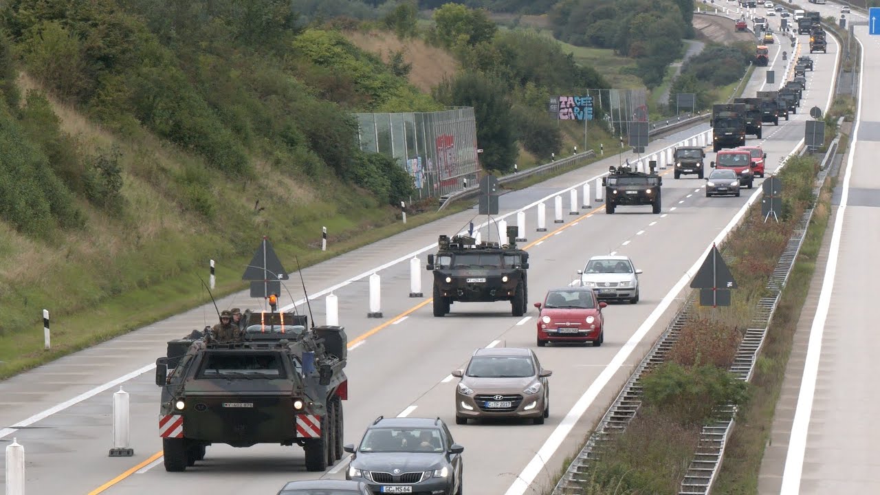 German Army convoys march east to the Baltics | Armoured vehicles on the Autobahn 🪖 