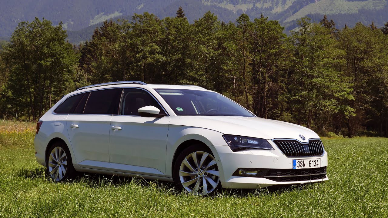 Kaaran Antti Liinpään ensikoeajossa uusi Skoda Superb Combi (pitkä versio)