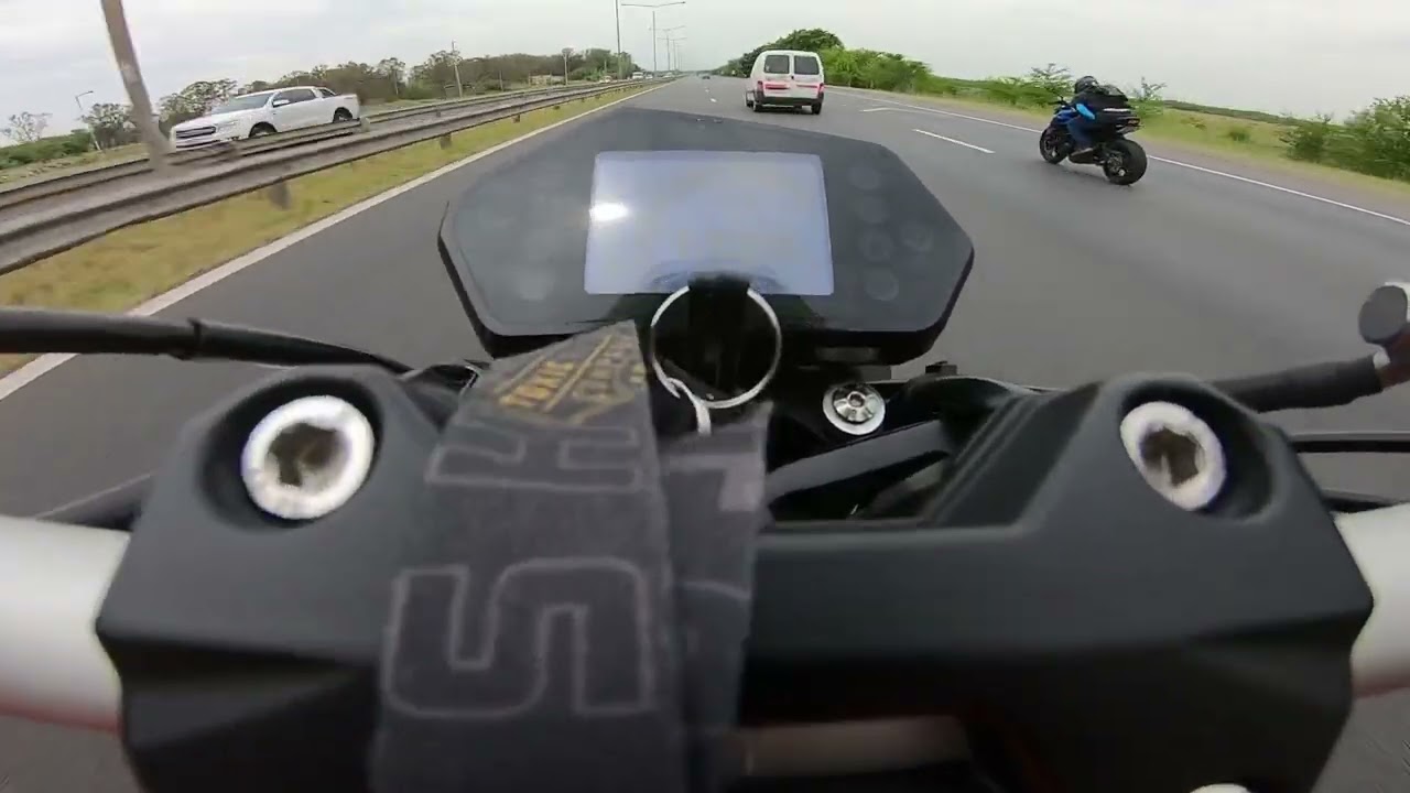 Nk 400 vs Benelli 302 S rolling race
