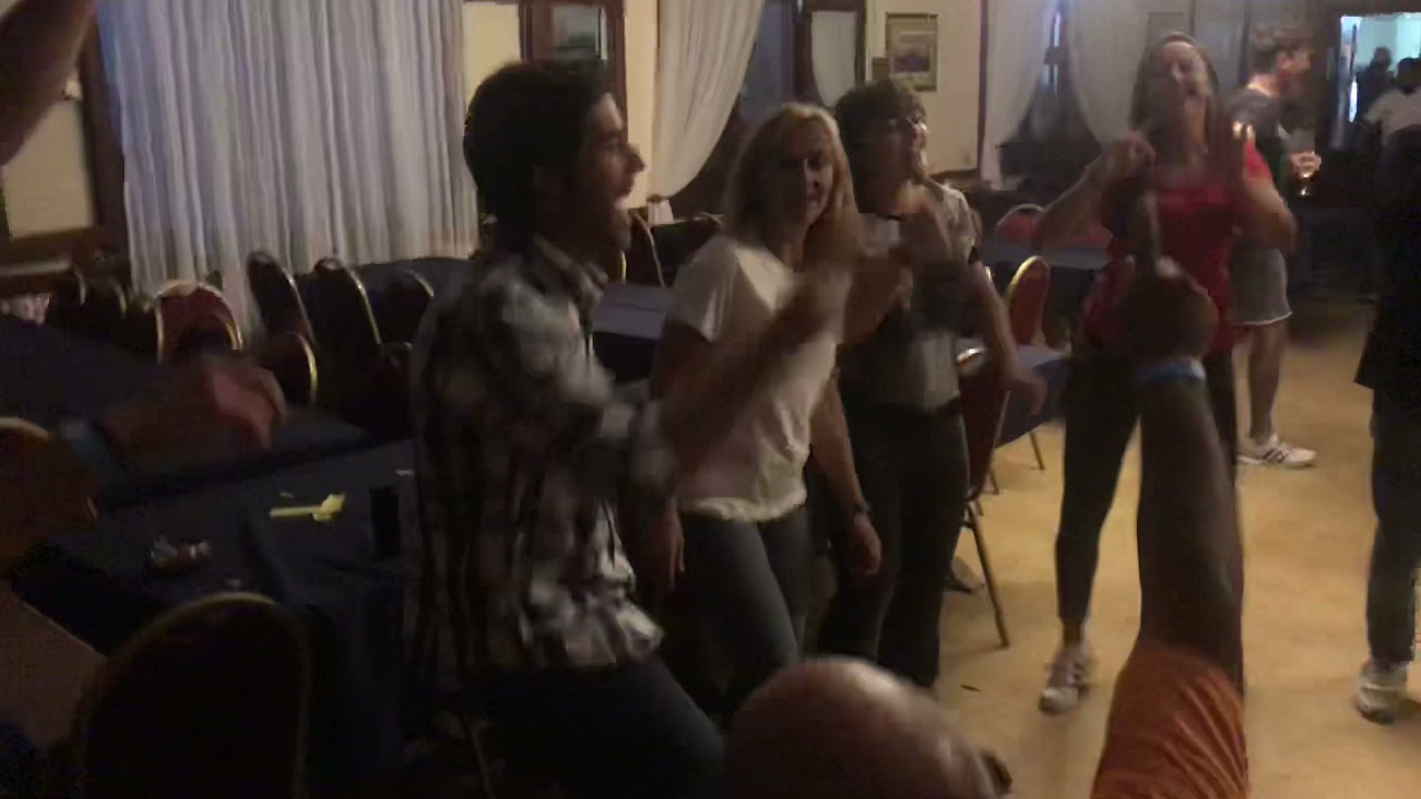 Nestor Volker y navegantes bailando en el Argentino de Micros