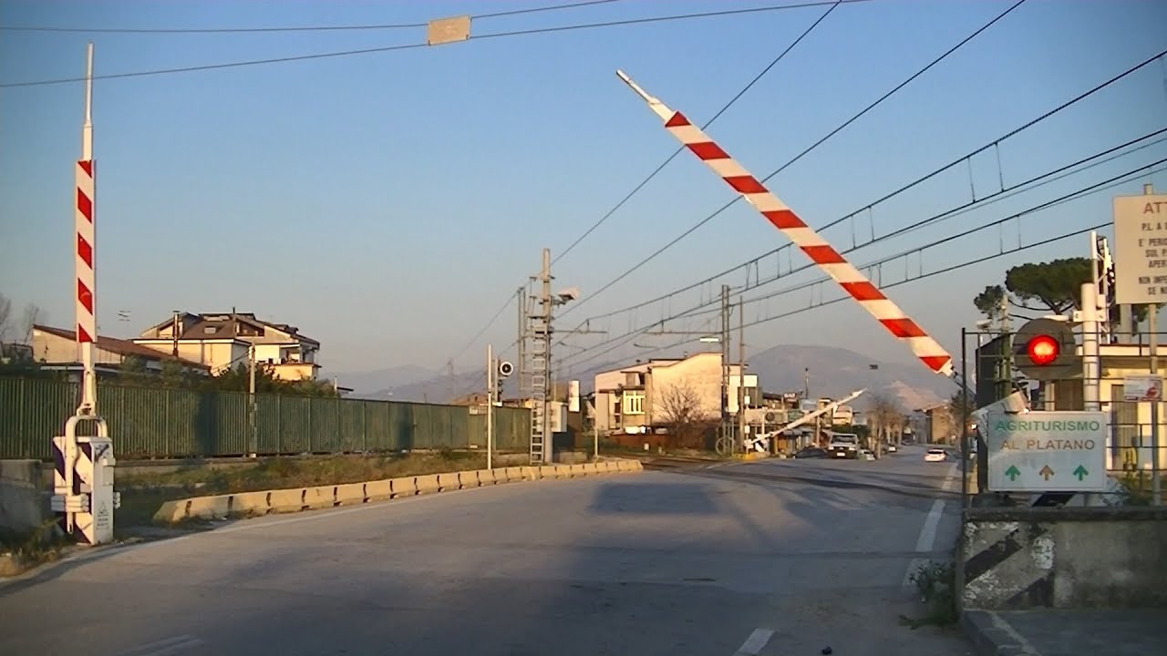 Spoorwegovergang Acerra (I) // Railroad crossing // Passaggio a livello