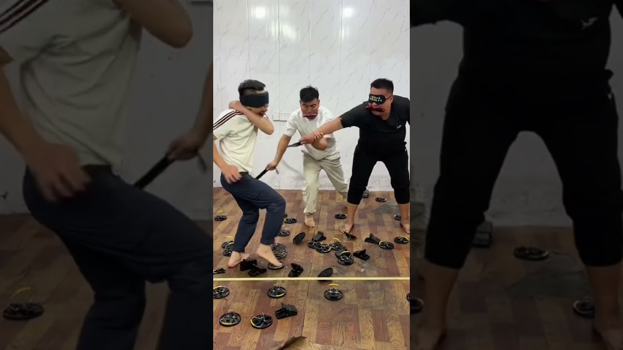 Screaming Chicken Blindfolded Hitting Challenge - Two-Player Blindfolded Version! #trending
