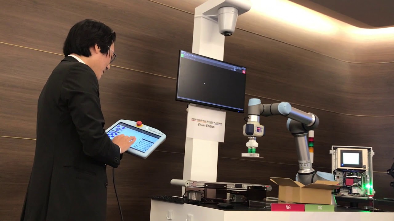 ロボットの動きをプログラミングするプロセス。（撮影：日経 xTECH）