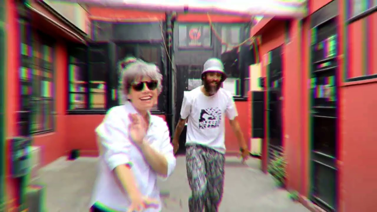 LENGUALERTA X MARINA P X  BUNGALO DUB - VALENT&Iacute;A (videoclip oficial)