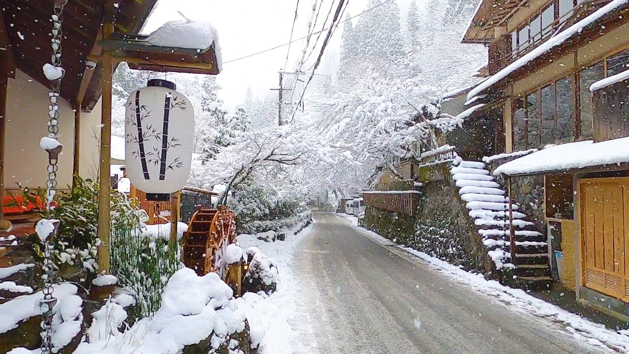 Snowfall in Kyoto, Scenic Snowy Train Ride on New Year's Eve from Kifune Shrine to Kurama-dera