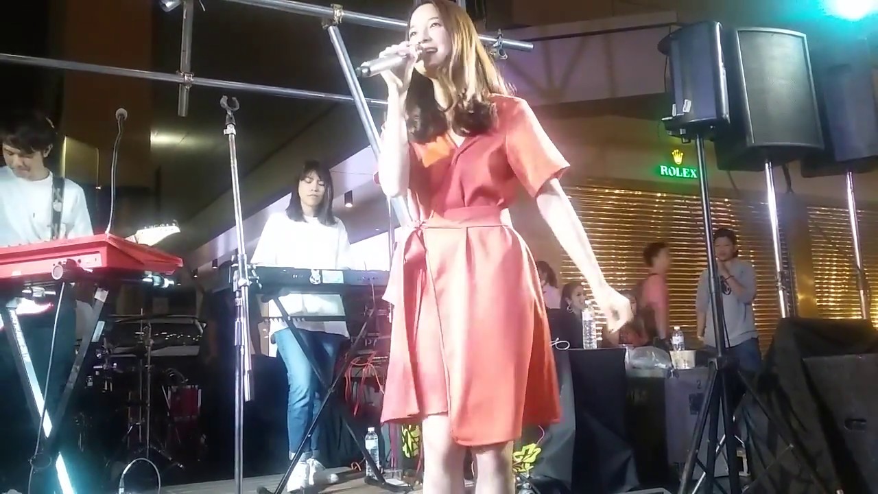 จูบ (Kiss) (Cover Ver.) - Ink Waruntorn live at Street Art Market in Siam Square ชอย 5 (16/01/2018)